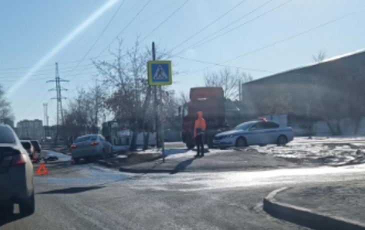 В Тюмени водитель сбил женщину из-за яркого солнца