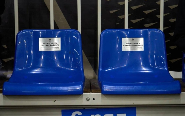 В «Центральном» созданы именные кресла в память о тюменских футболистах – участниках СВО