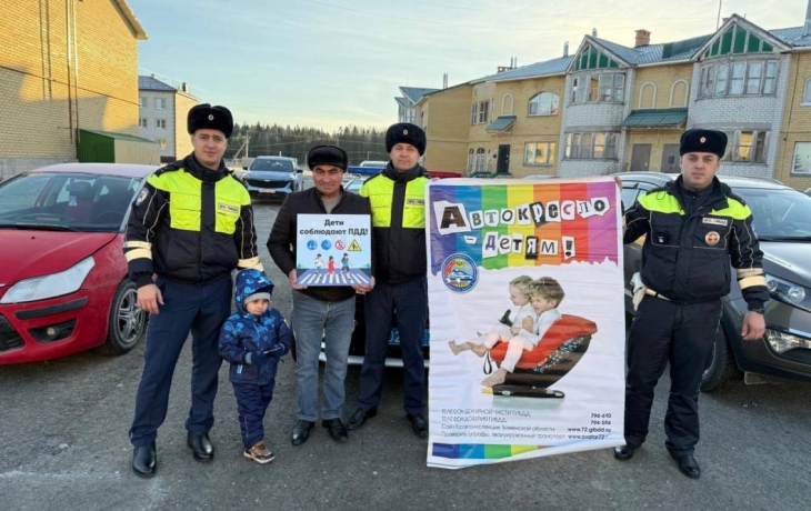 Инспекторы ГАИ дежурят у тюменских поликлиник и детсадов