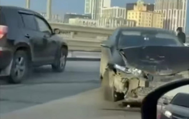 Пять машин столкнулись на мосту Мельникайте в Тюмени