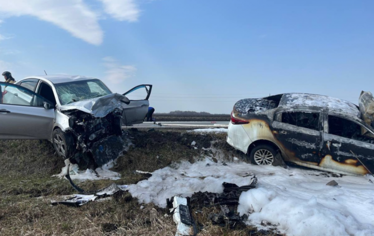 Два автомобиля разбились на трассе под Заводоуковском, человек погиб
