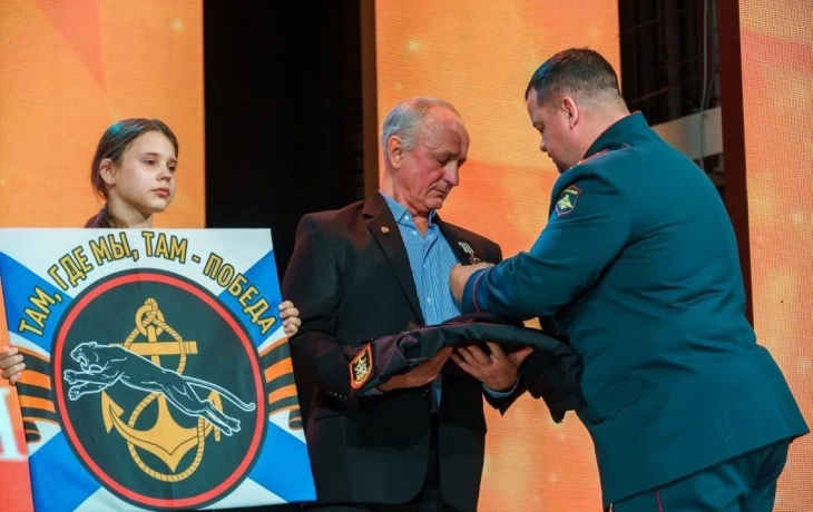 Семье погибшего на СВО тюменского бойца вручили китель с наградами