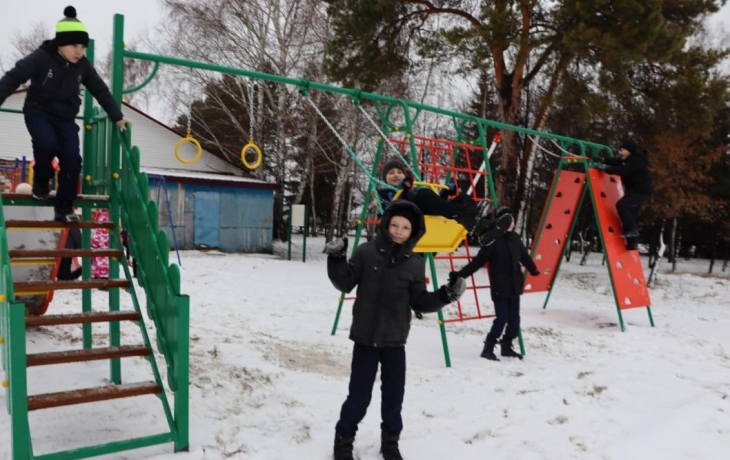 В ялуторовской деревне открыли новую спортивно-игровую площадку